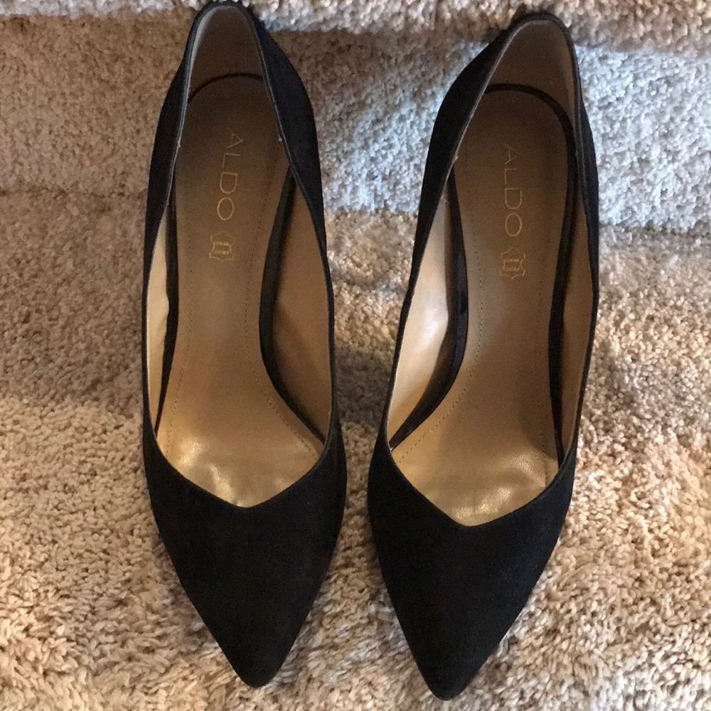 Aldo black suede pumps
